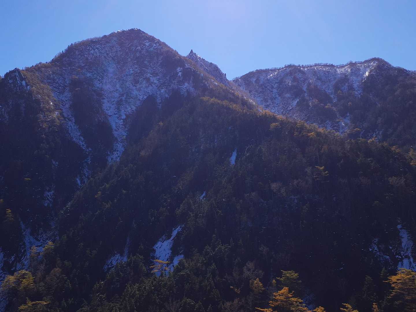 離山本峰まで来るとオベリスクが現れる😃