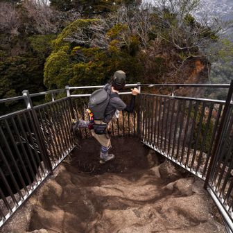地獄のぞきつーいた　
ここではみなさん手すりにしっかり捕まって
前後に並んでる方に写真をお願いしてました　わたしも写真撮って　撮ってもらって😊

①地獄のぞきをしっかりのぞけ！→前だけ見てたら行けたよ　すごく嬉しい🙌ばんざーい🆗

この写真だけだと　なんでそんなに怖いの？って思うでしょ？