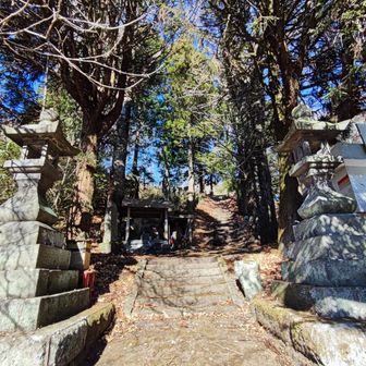 鶴見岳
鳥居前でバスを降りて駐車場まで20分ほど登ります