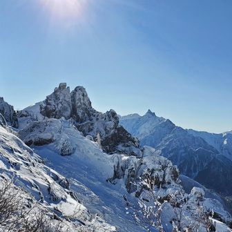 あの二股の蛙岩を通ろうと思ったが、滑落の危険があったため断念