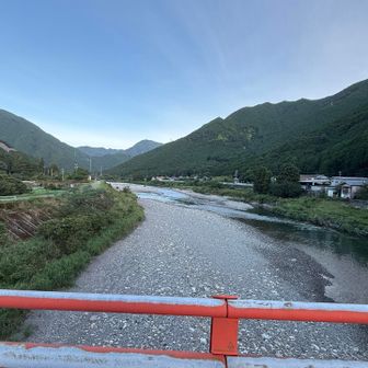 橋を渡る