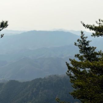 この前登った
のっべら高仙山✨

黄砂やら花粉で霞んでいる