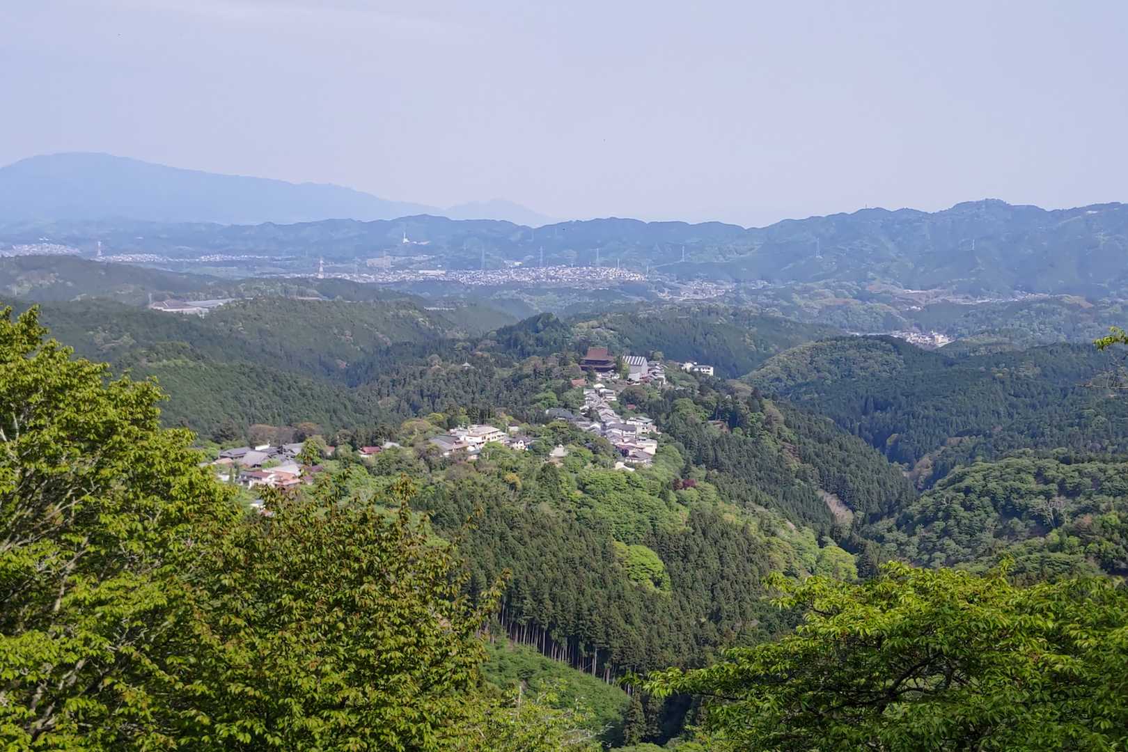 吉野の風景☺️
桜のピンク色はないけど、緑に囲まれた景色もいいです😄
