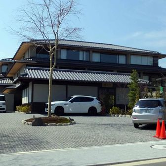 御室花伝抄。
5/24からプレオープン。
1室1名で31000円、2名で62000円