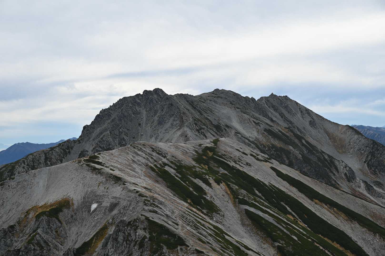 📸手前の真砂岳は2861mありますが、奥の大汝山は3015m。