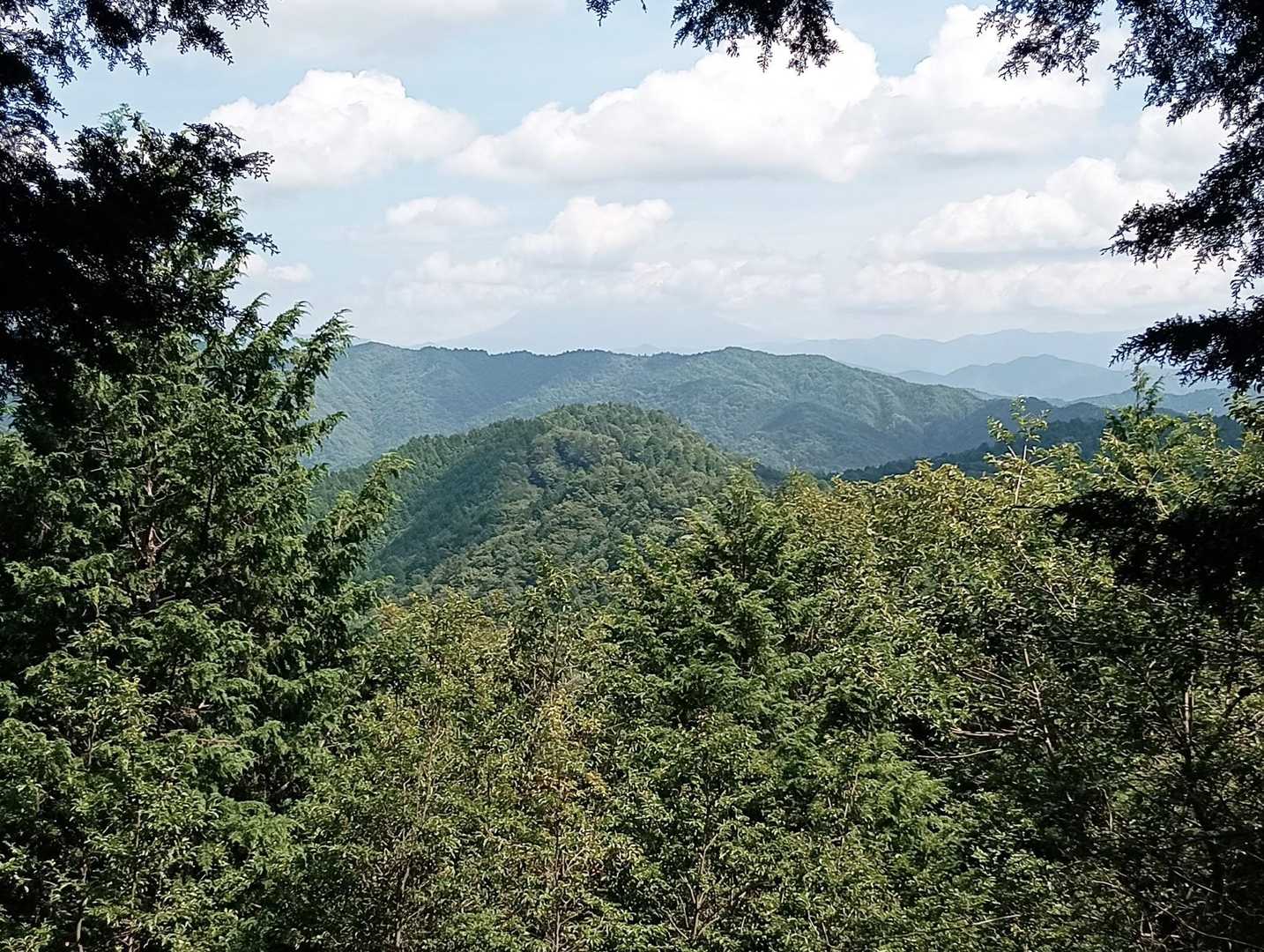 奥にはうっすら御嶽山⛰️😃