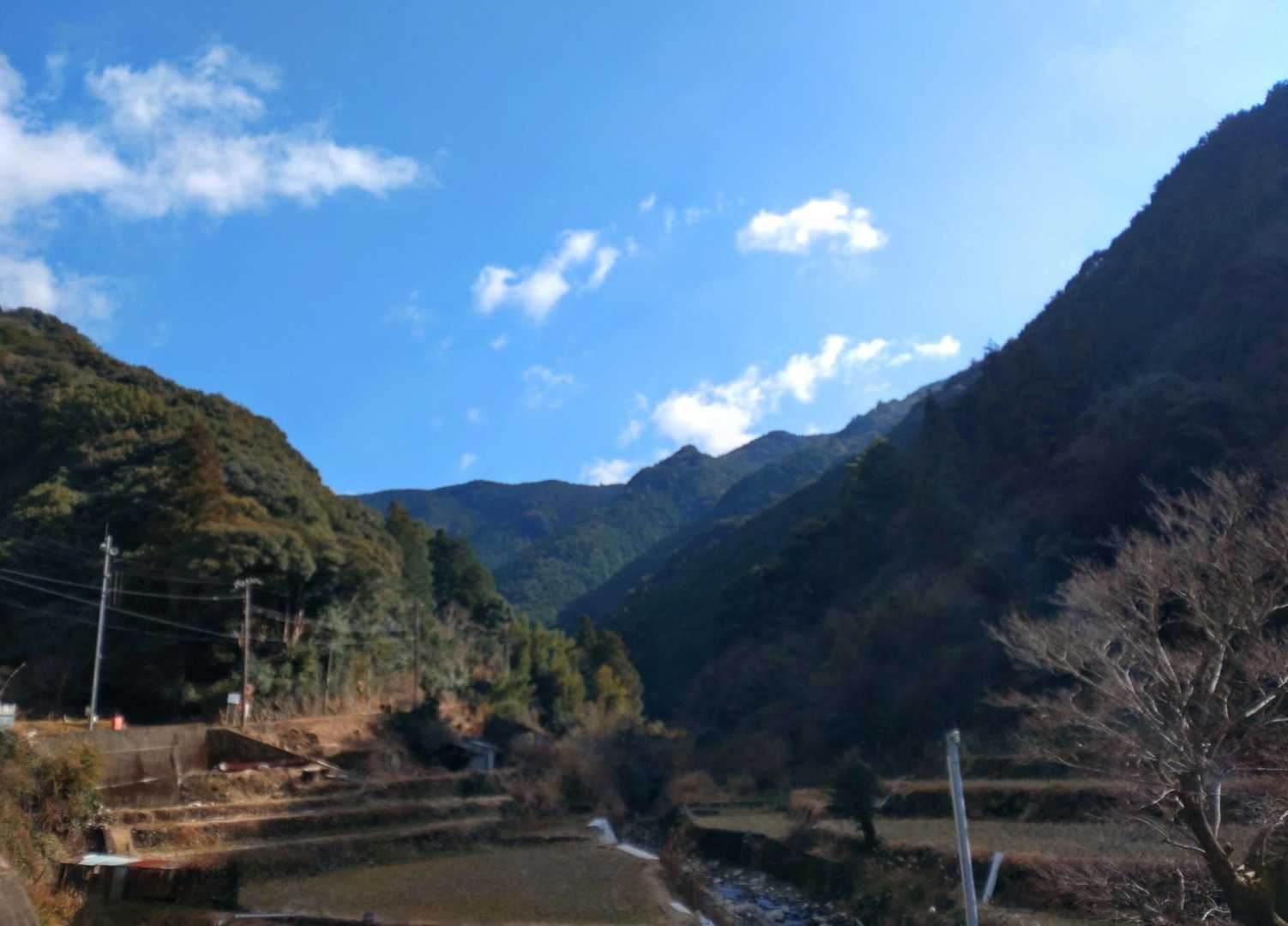山や村の景色を楽しみながら。。