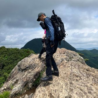 天童岩に集う登山者
今時の登山者のスタイルは
スマートでカッコいい‼️
