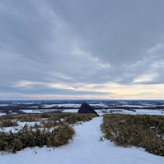 ちらっと明るいところもあるけど、🌞は顔を出してくれそうにない。