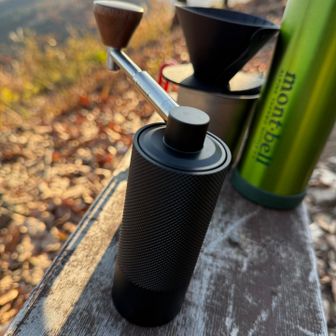 Amazonブラックフライデーで悩みに悩んで買ったミル
もっと他に買わなきゃならないものがたくさんあるのに…
でも毎日使ってるし、ハンドルが畳めて山にも持って行けるしめっちゃ気に入ってるから良し