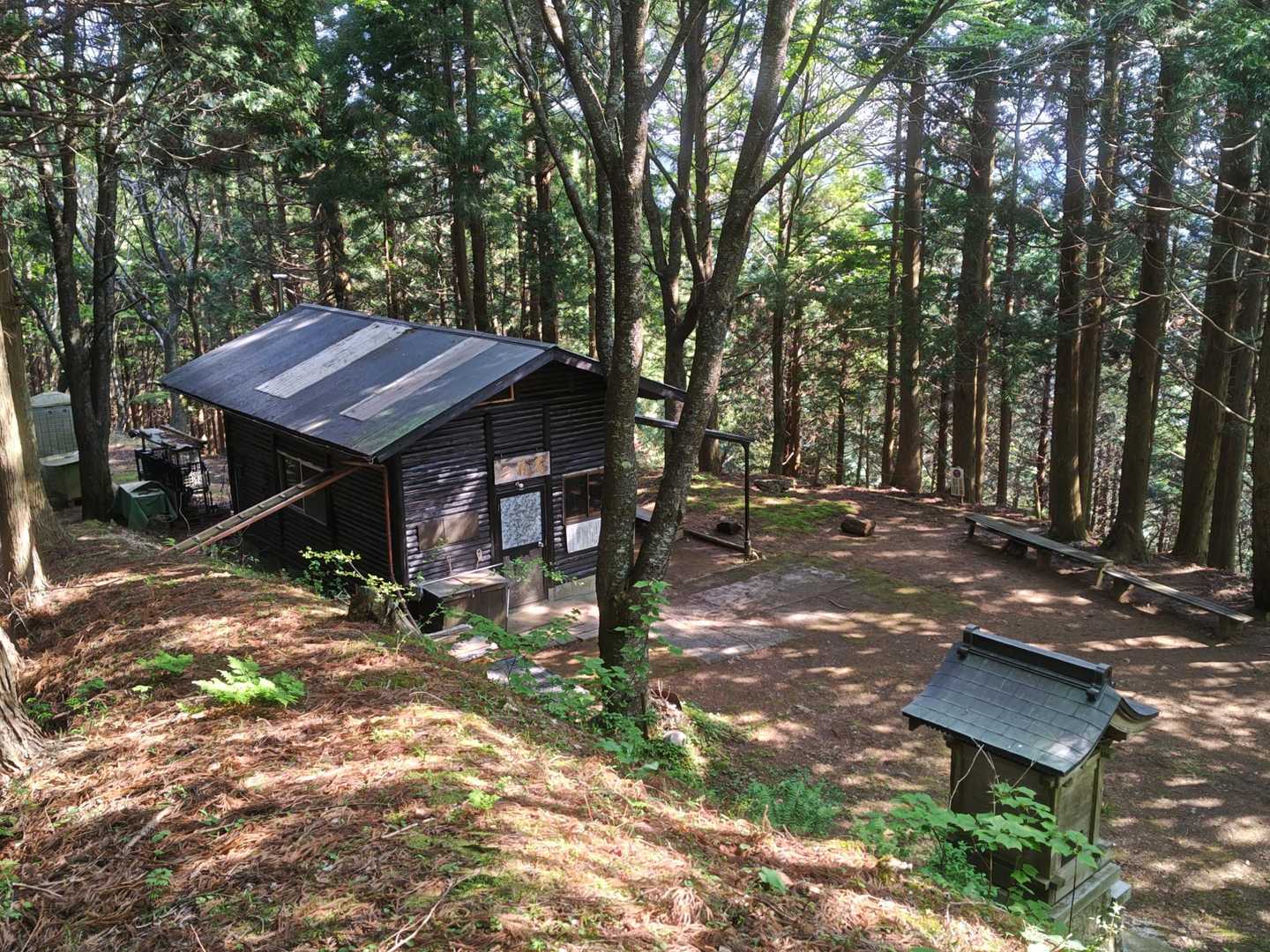 二蔵宿小屋🛖に到着😄
大天井ヶ岳からは最初と最後が急な下り道😅中間は気持ち良く歩ける道でした🤗