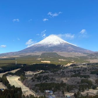 家出る時は曇ってたけど、めっちゃ富士山見えた🙌