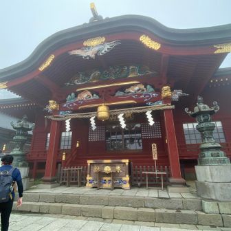 御岳神社。ヤマトタケルノミコトの犬が守っているそうで、狛犬が他の神社と違って、犬なのです。