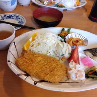 晩御飯トンカツきた〜✨