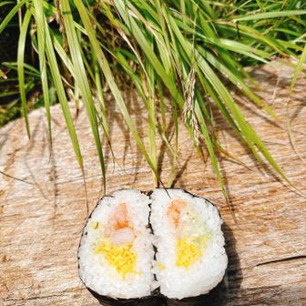 昼飯
直置きに見えますがプラケースに入ってます