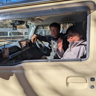 スタートして直ぐにムニーさんご夫妻が下りて🚙来られて、ビックリでした　（直ぐ上にも🚙止められるようです）
いつも朝駆けの素敵✨な写真撮られてます。今日は5時半にスタートされたそうです😲
全く久しぶりでお話も出来て、とても嬉しかったです
😊
顔出しOKでした。