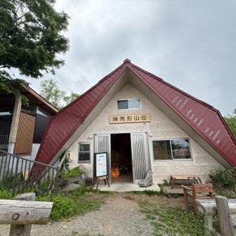 頂上は綺麗な水栓トイレ🚽あり