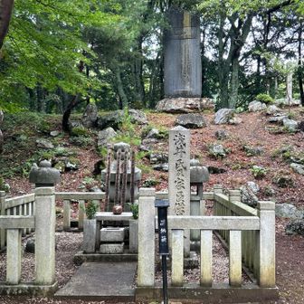 浅井長政陣営供養塔🙏　丁度もあ直ぐ供養があるらしくて地元の方々が掃除されてました