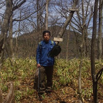 ひともっこ山
山頂の展望はありません。