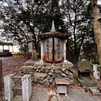 扉は固く閉ざされている