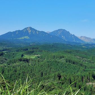 こちらも展望所から。根子岳と高岳？