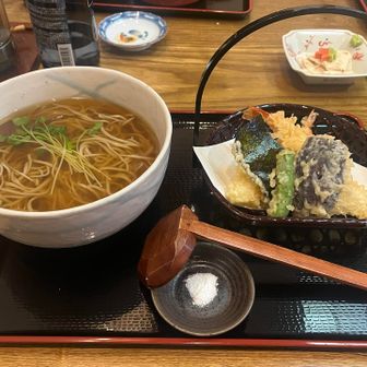 暖かいお蕎麦が染みた…