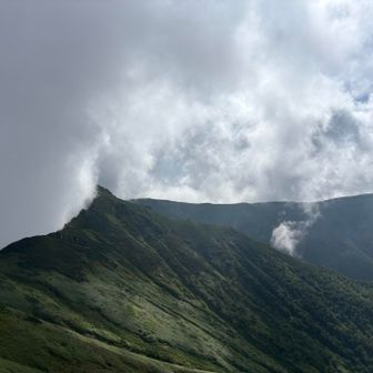 あの後ろに雲発生器があるはず