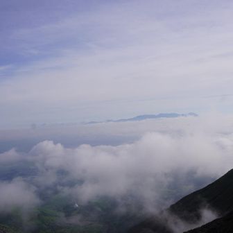 雲の上を歩く。