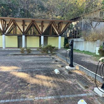 狭い駐車場　トイレ有り