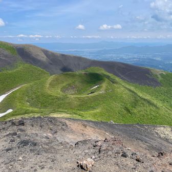 小岳の緑に感動
雲がかかり影があったのでしばらく待って撮影