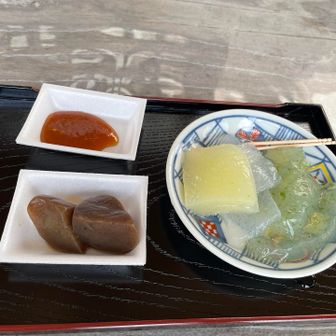下山後に立ち寄ったこんにゃく屋さん。刺身こんにゃくがとても美味しかったので、お土産にも買って大正解😋