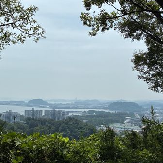 山頂からの眺望
うーん、どこが見えているのか分からない😆