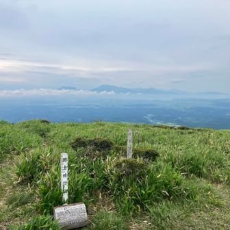 少し下り気味なったところで
岩井川岳到着✌️
