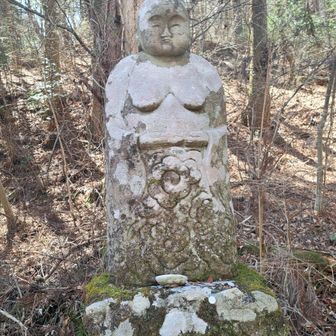 ｱﾒﾉｳｽﾞﾒﾉﾐｺﾄ、阿波から讃岐の金比羅宮や善通寺え向かう人々、借耕牛で米や海産物を運ぶ人達で賑わった歴史の峠道を見守ってます