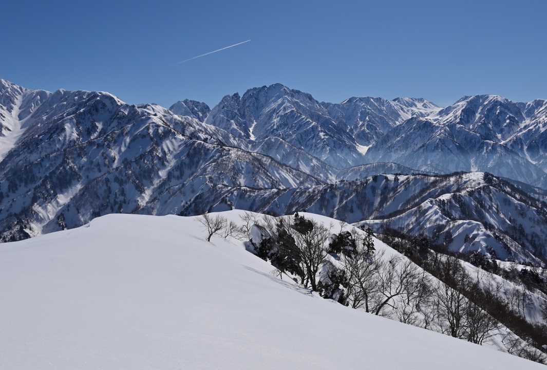 土倉山・刈安山・鬼場倉ノ頭へと、まだまだ先へ続く東芦見尾根