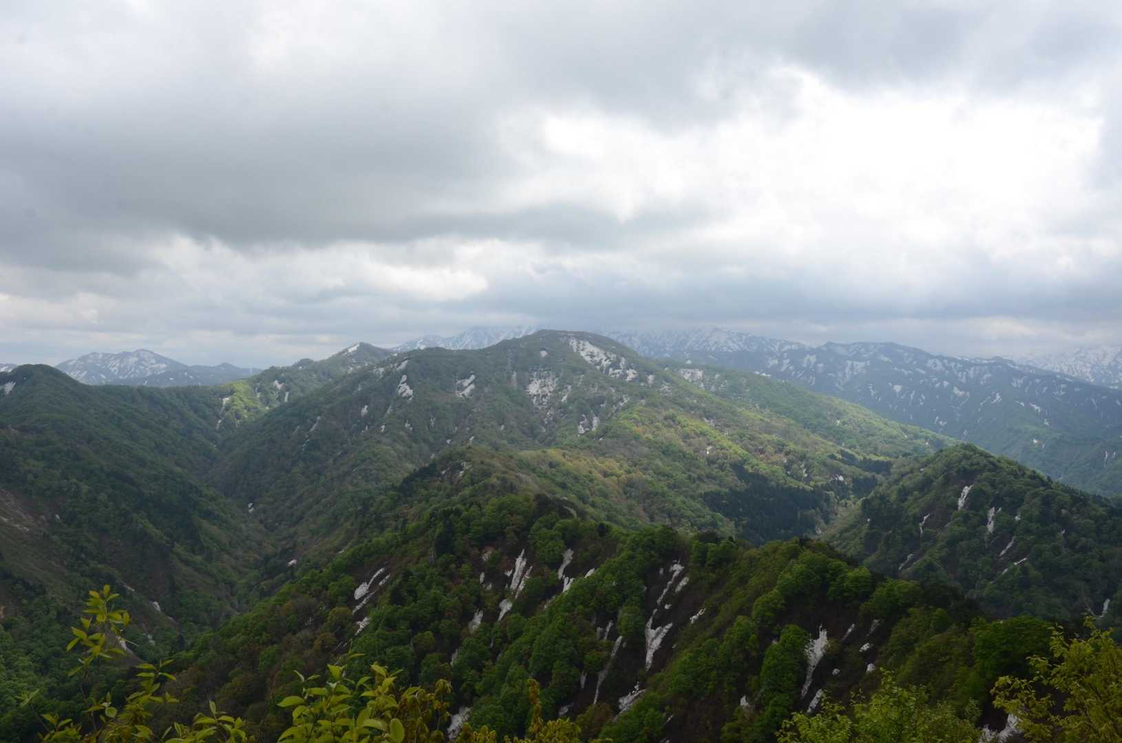 牟礼山 | 飯豊・朝日連峰を独占する、胎内市616mの知られざる360度展望台の写真