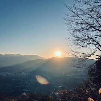 湖の道途中の見晴台から眺める夕陽です