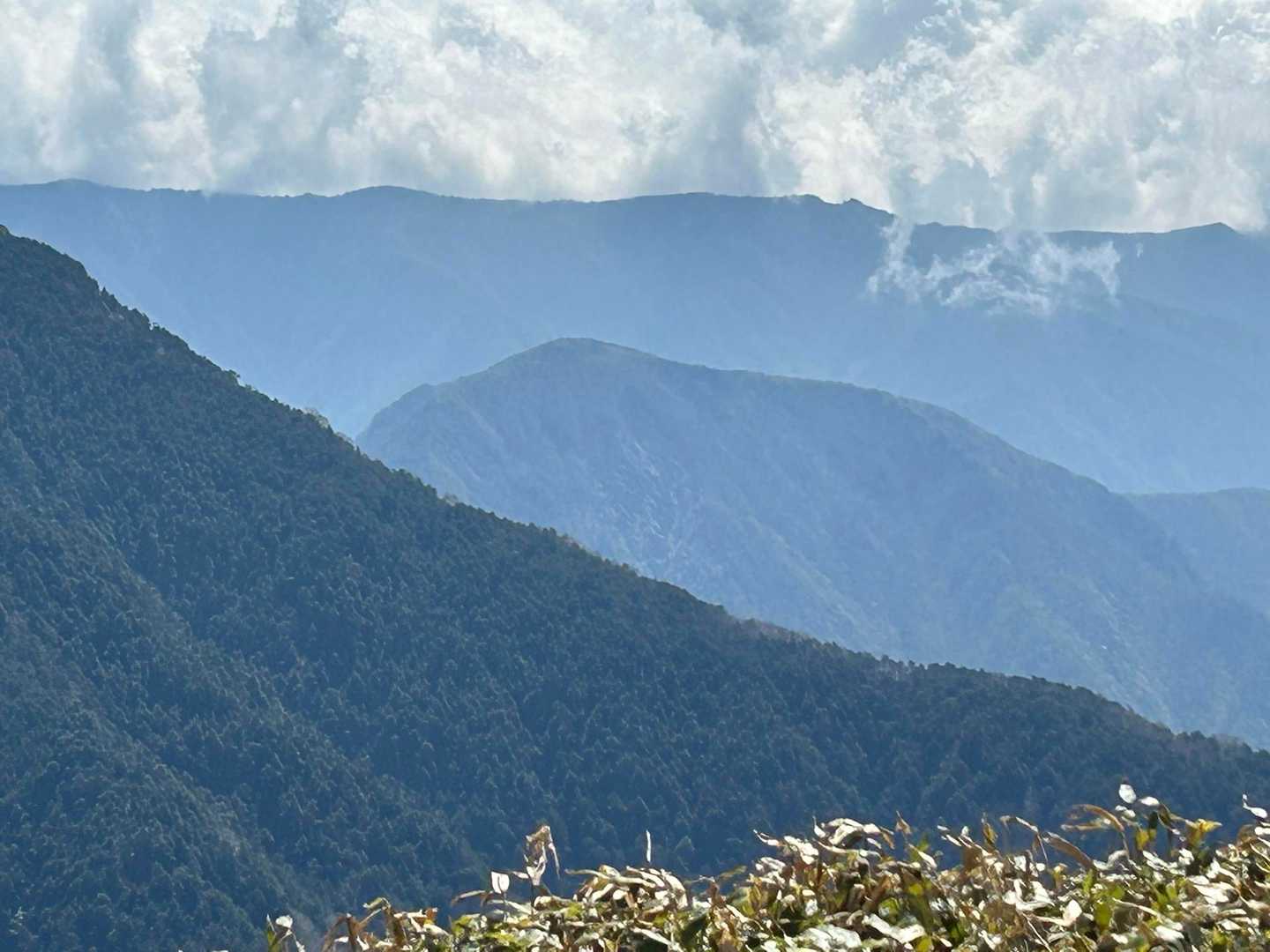 諸沢山⛰️

深南部四天王が三座も同時に見えます！
熱心に説明してる私が一番興奮してる⁉️