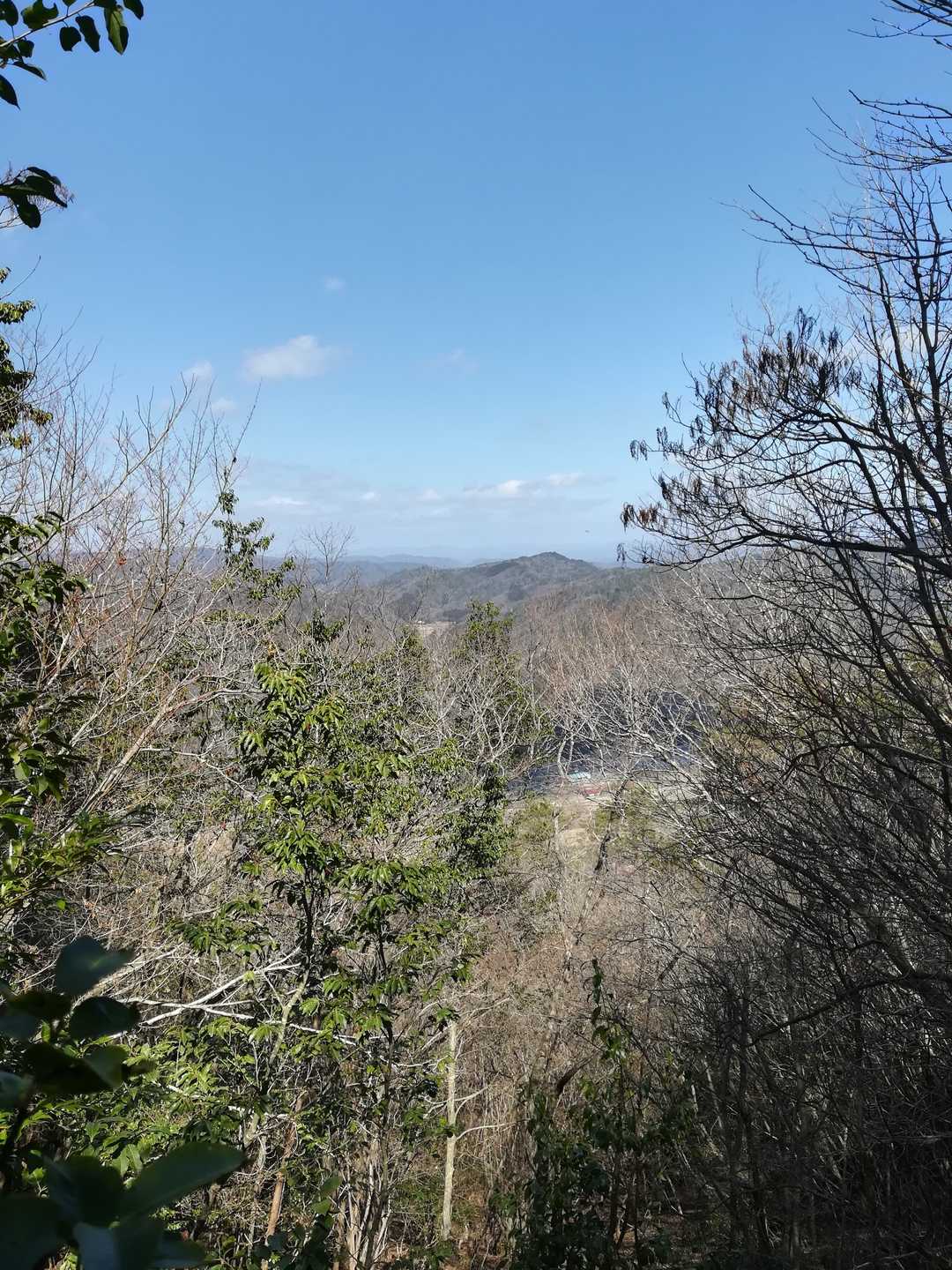 山頂からの眺望は北側少しだけ。