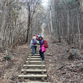 さっき降りた天国（地獄）の階段　登り返しや

