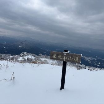 眺めのいい山頂でした🙌
ログを見ると令和７年に設置されたよう
これから人気のお山になっていくかな？