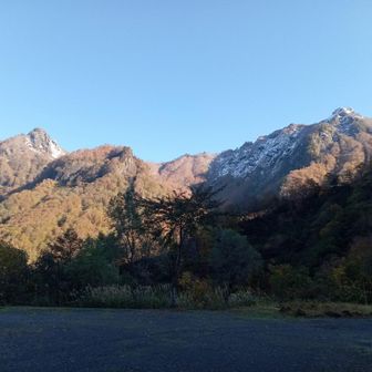 無事下山。登り、一時間半、下りは３０分ほどでサクッと戻ってきました。途中、一人の方とすれ違い、現状を伝えたのですが、取り敢えず行けるところまで行ってみるとのことでした。