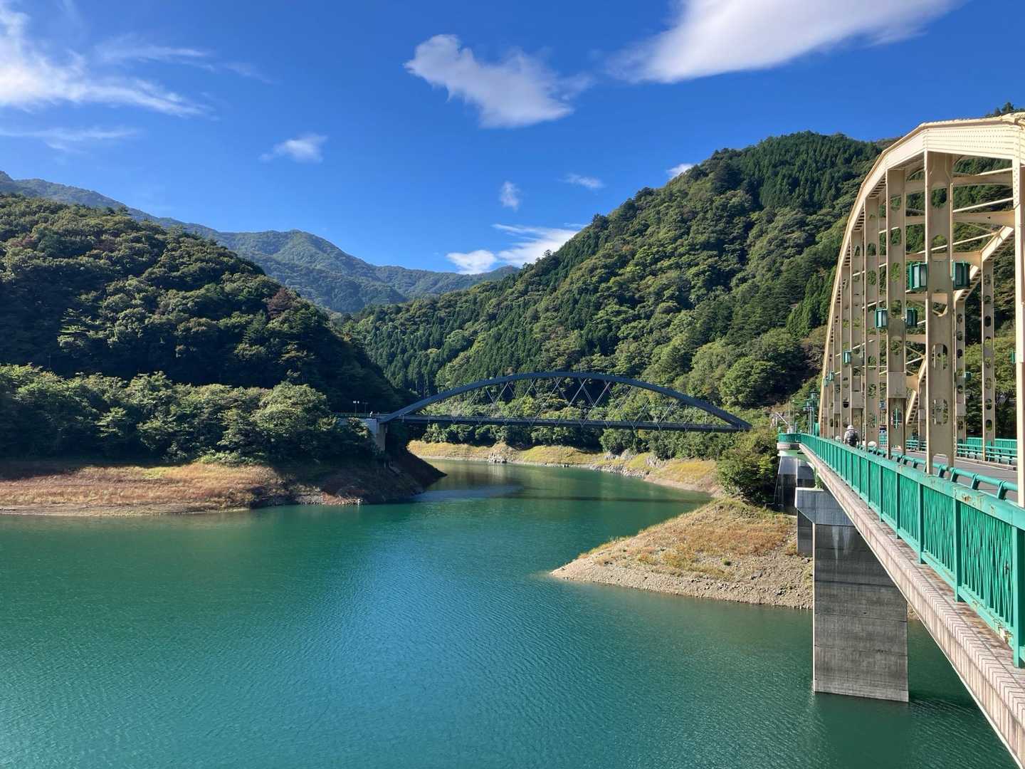 まずは左奥に見えるヌカザス山を目指して登山開始
