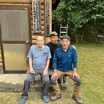 山小屋の管理をされている93歳のＴ翁と写真撮影！ヨーロッパ、ミャンマー等の名峰に登頂された凄い方です！YAMAPに投稿の許可頂いてます😁
