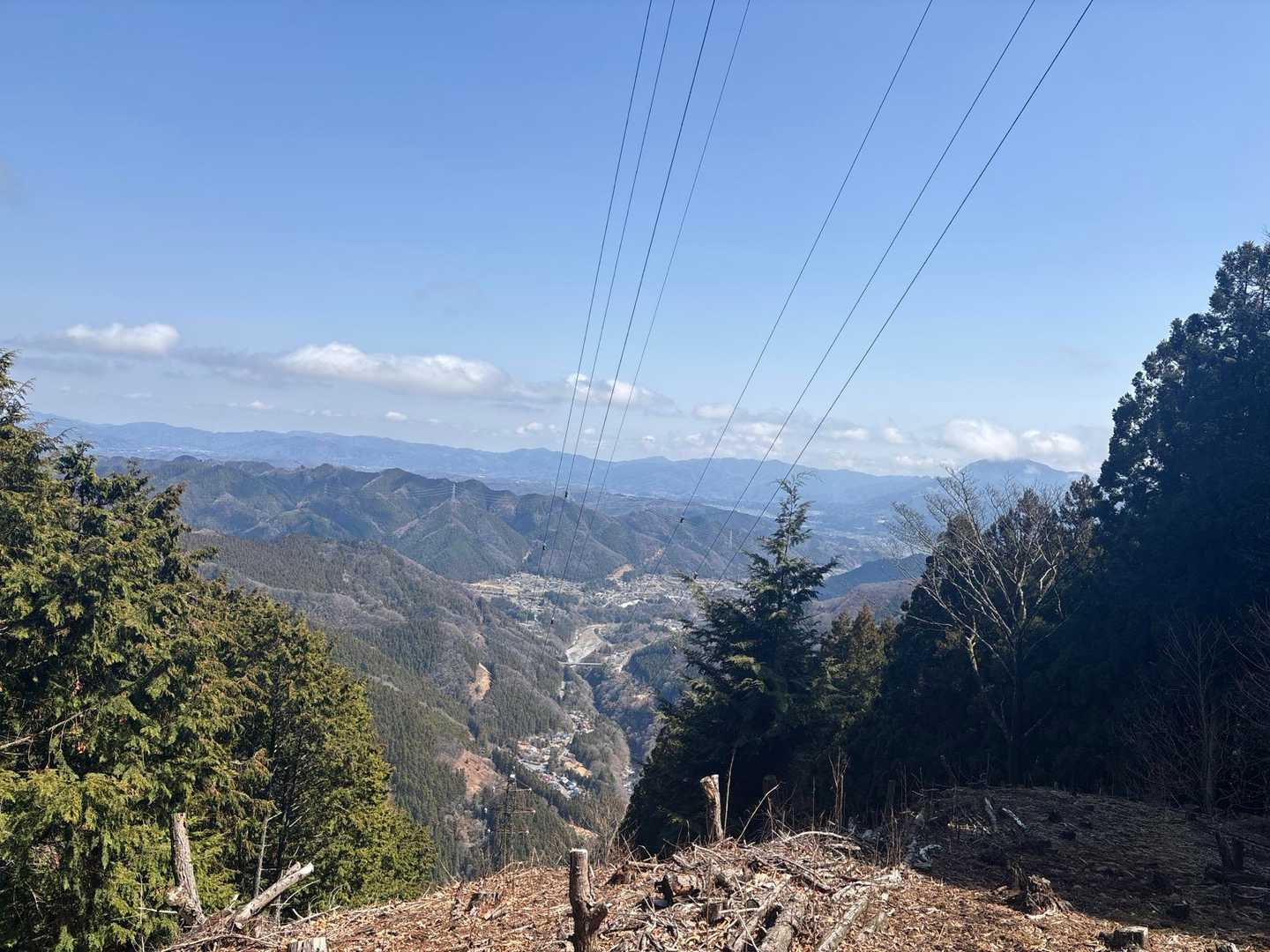 秩父の山、宝登山や蓑山、笠山、堂平山など、右端に武甲山