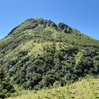 座禅山からの白根山。
ボリュームがあって迫力満点‼︎