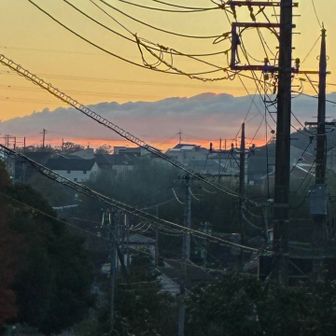 街の向こうにある雲？