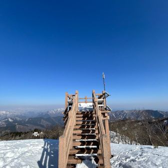 展望台
山頂は360度の眺望