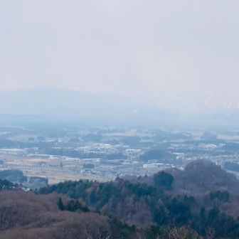 展望台からは春霞のもややーん。
天気が悪いわけではない…むしろ晴れなのにこんな感じ🤣