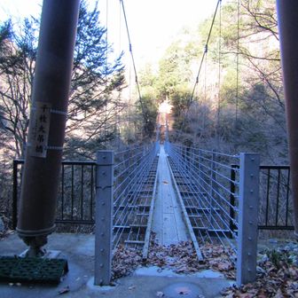 この橋の道が悪沢岳まで繋がっています